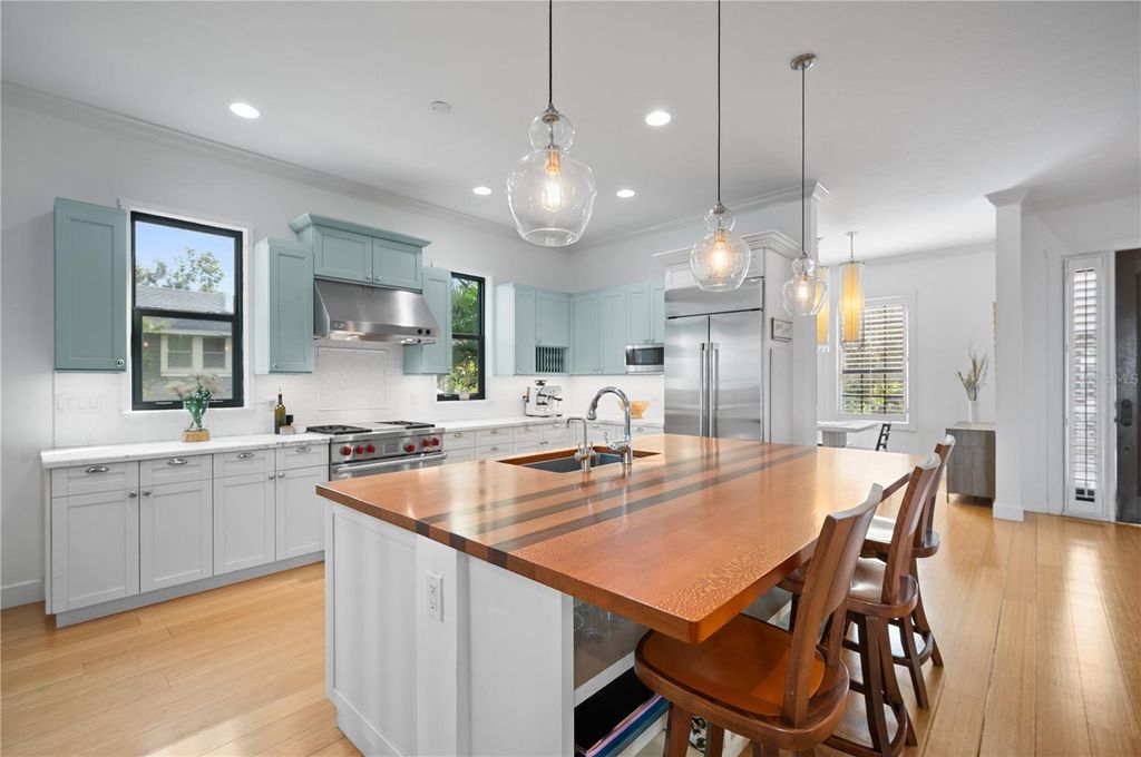 Photo of 1723 Oak Street, Sarasota, FL 34236 (MLS # A4671825)