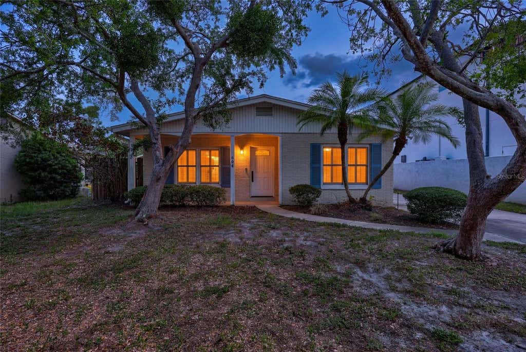 Photo of 604 E Davis Boulevard, Tampa, FL 33606 (MLS # TB8512939)