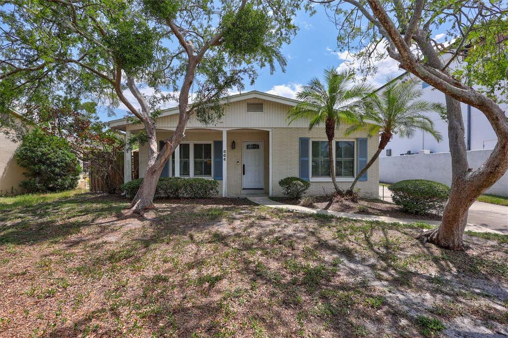 Photo of 604 E Davis Boulevard, Tampa, FL 33606 (MLS # TB8512939)