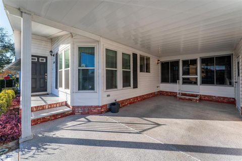 A home in LADY LAKE