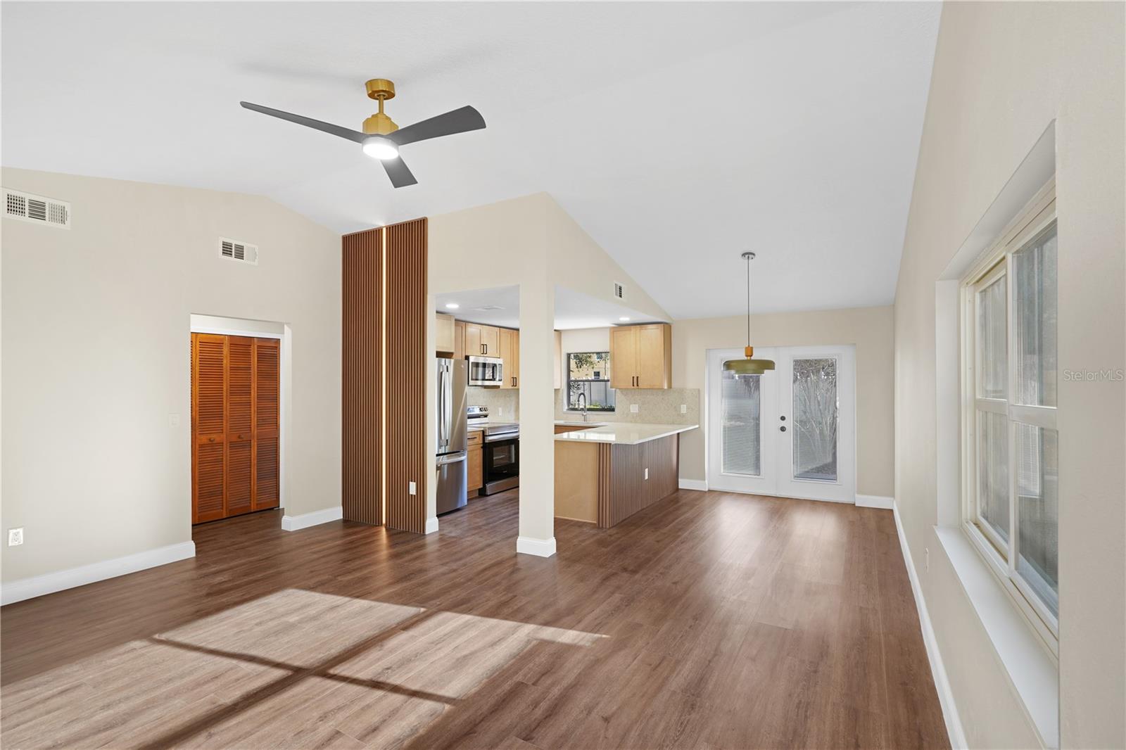 WHISPER LAKES - Residential