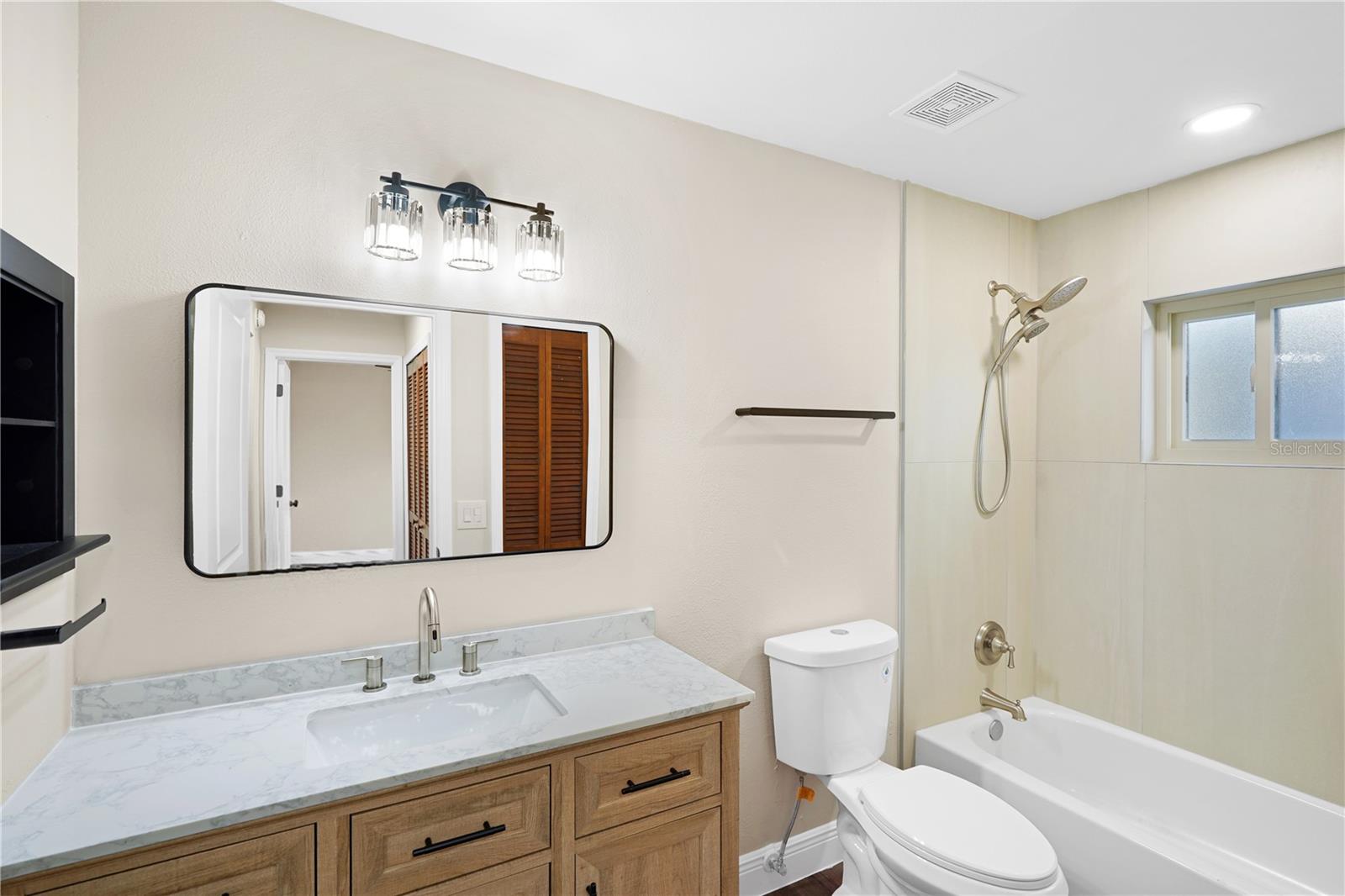 WHISPER LAKES - Residential