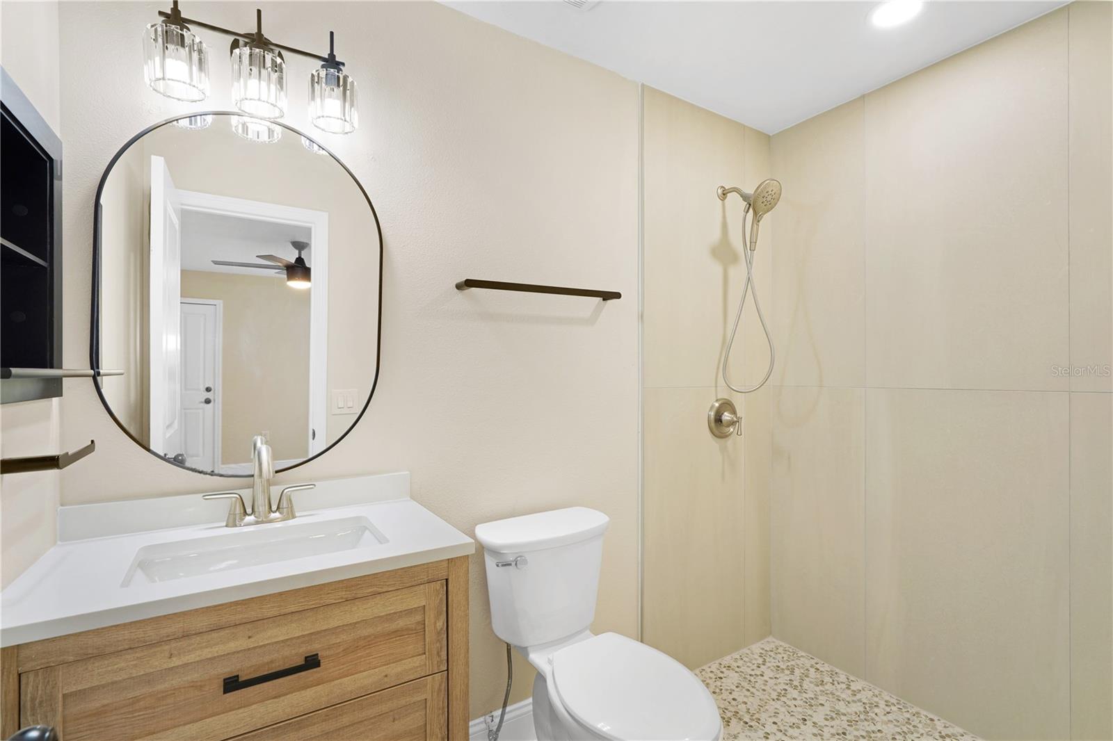 WHISPER LAKES - Residential