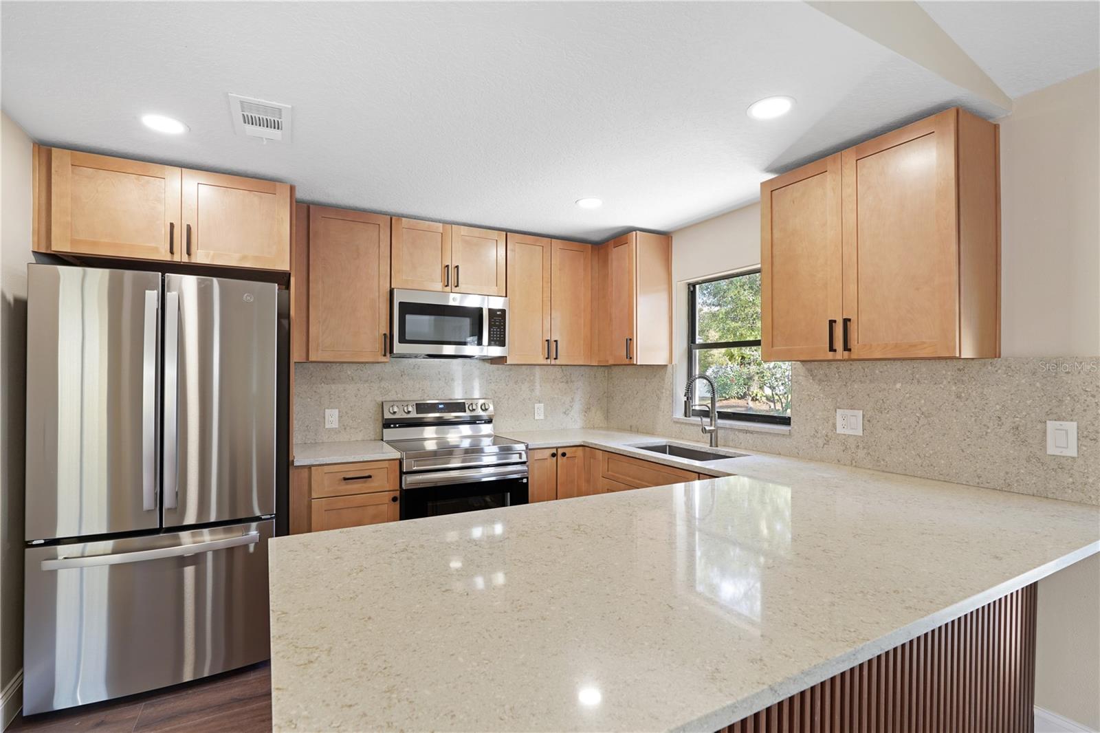 WHISPER LAKES - Residential