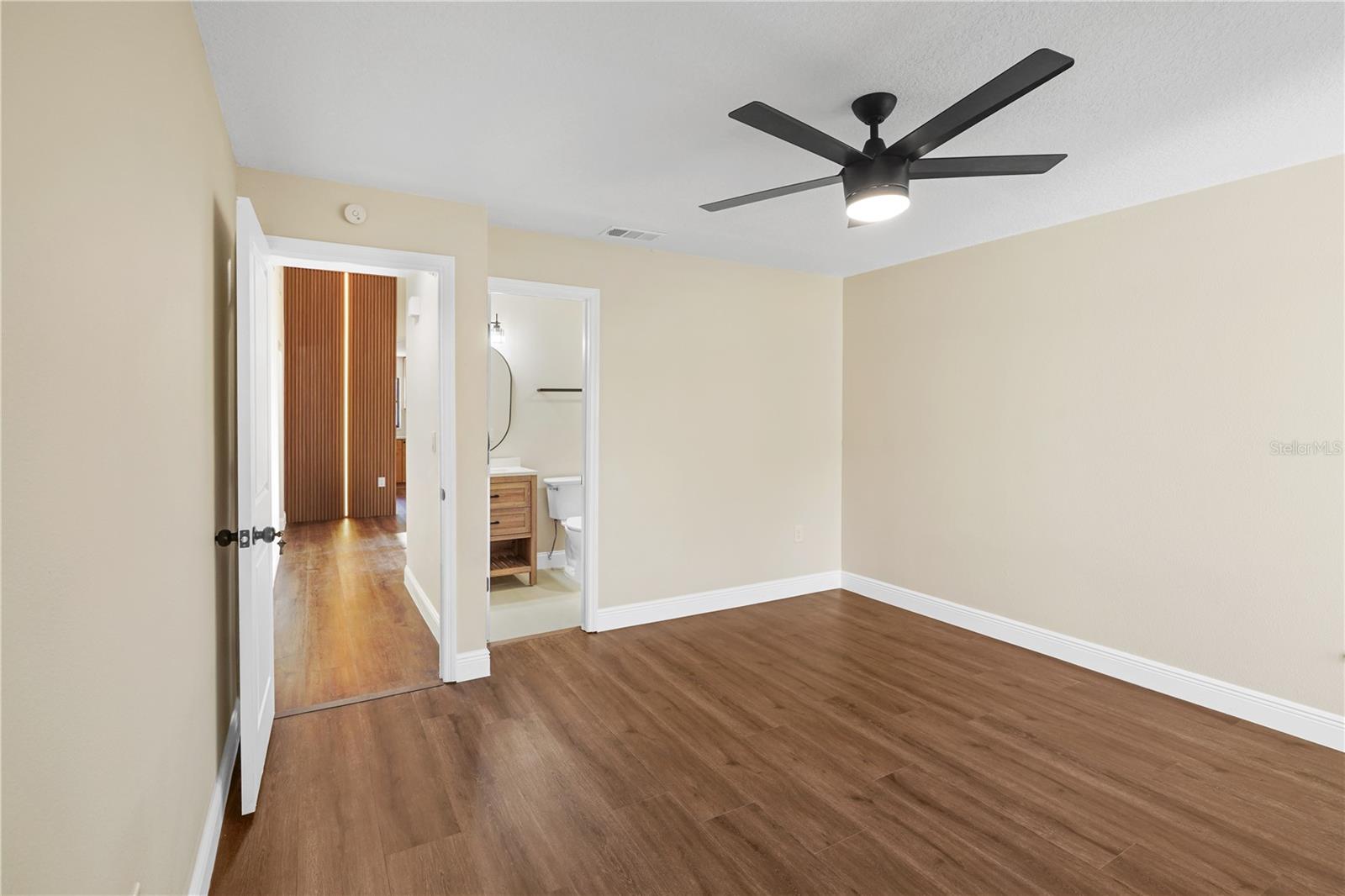 WHISPER LAKES - Residential