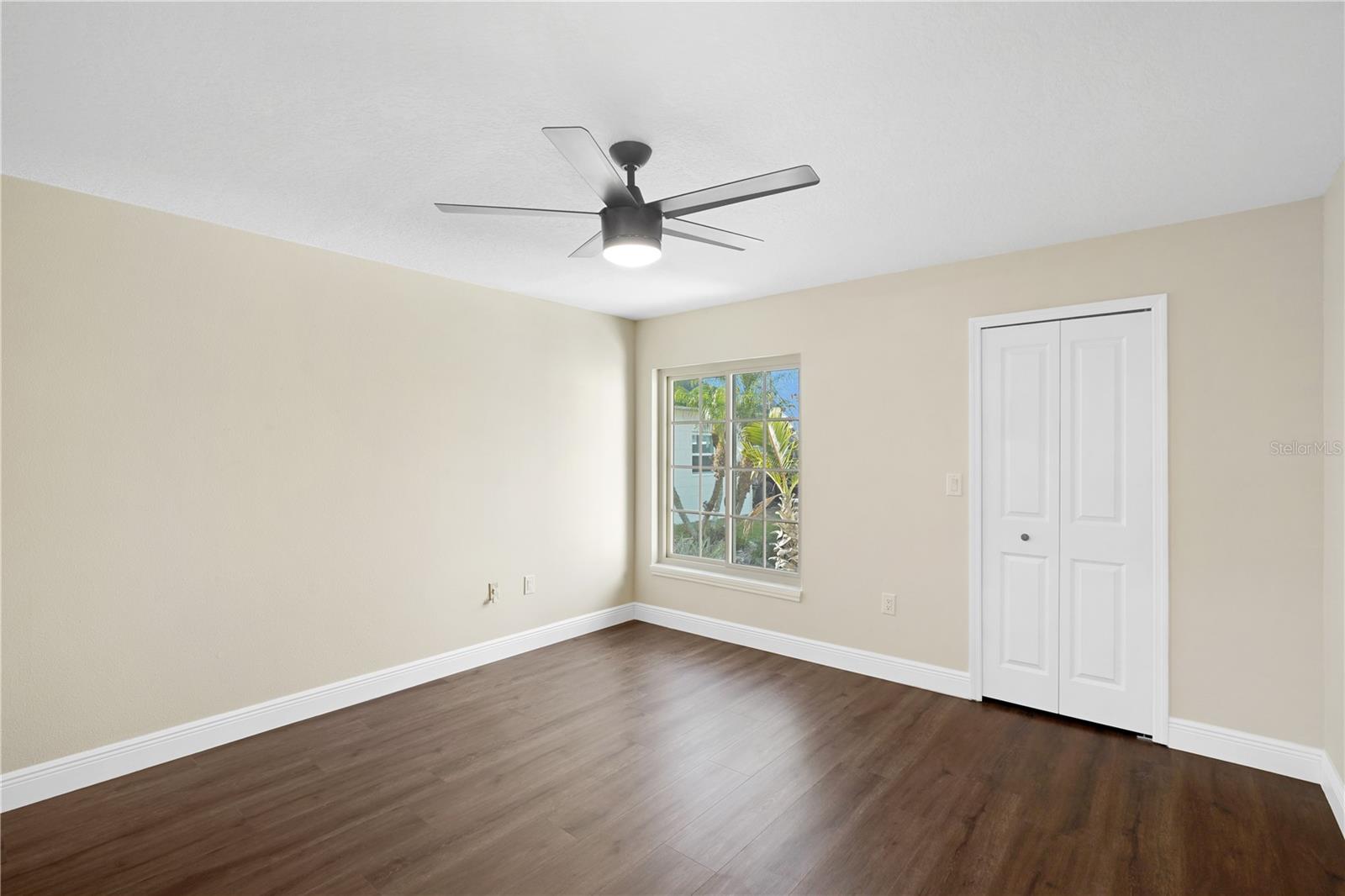 WHISPER LAKES - Residential