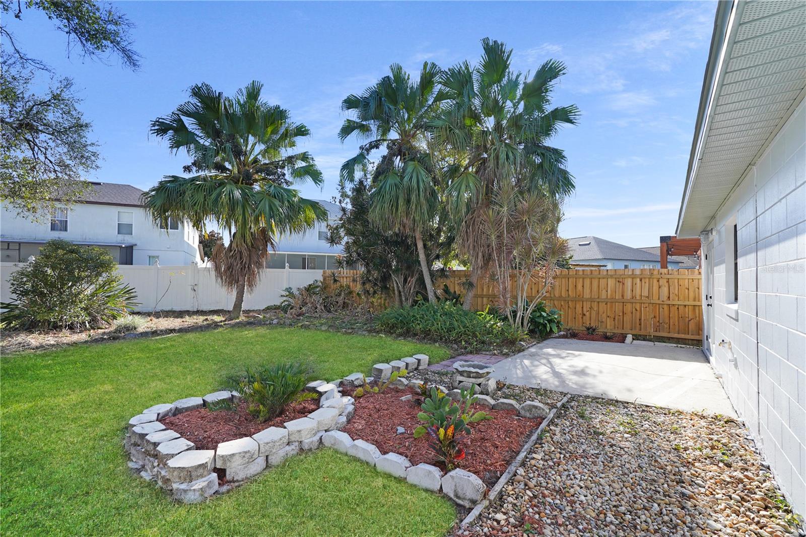 WHISPER LAKES - Residential