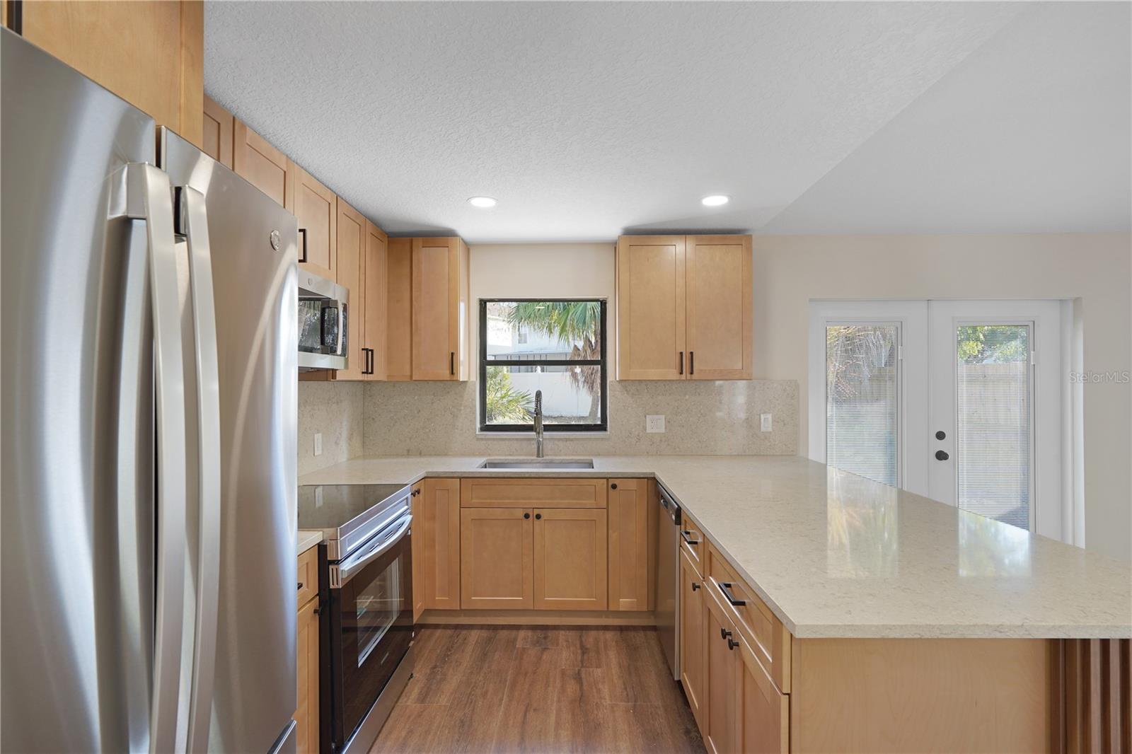 WHISPER LAKES - Residential