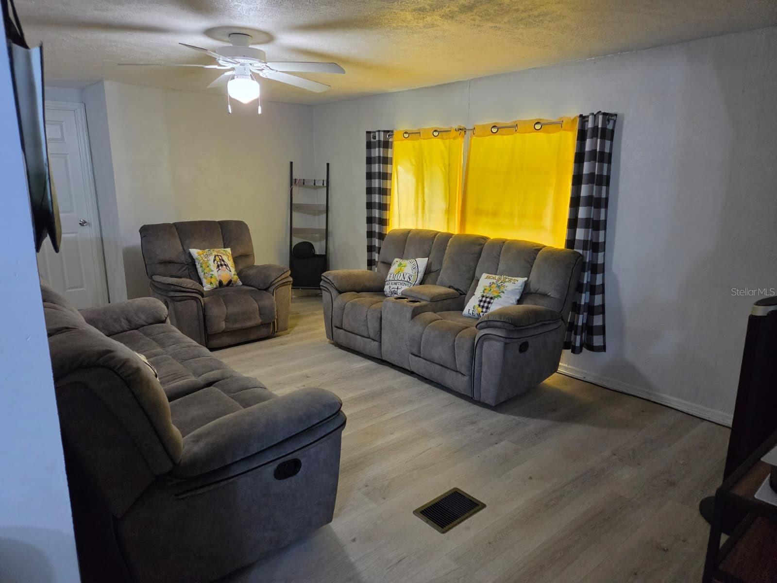 LYNNWOOD ESTATES 1ST ADD - Residential