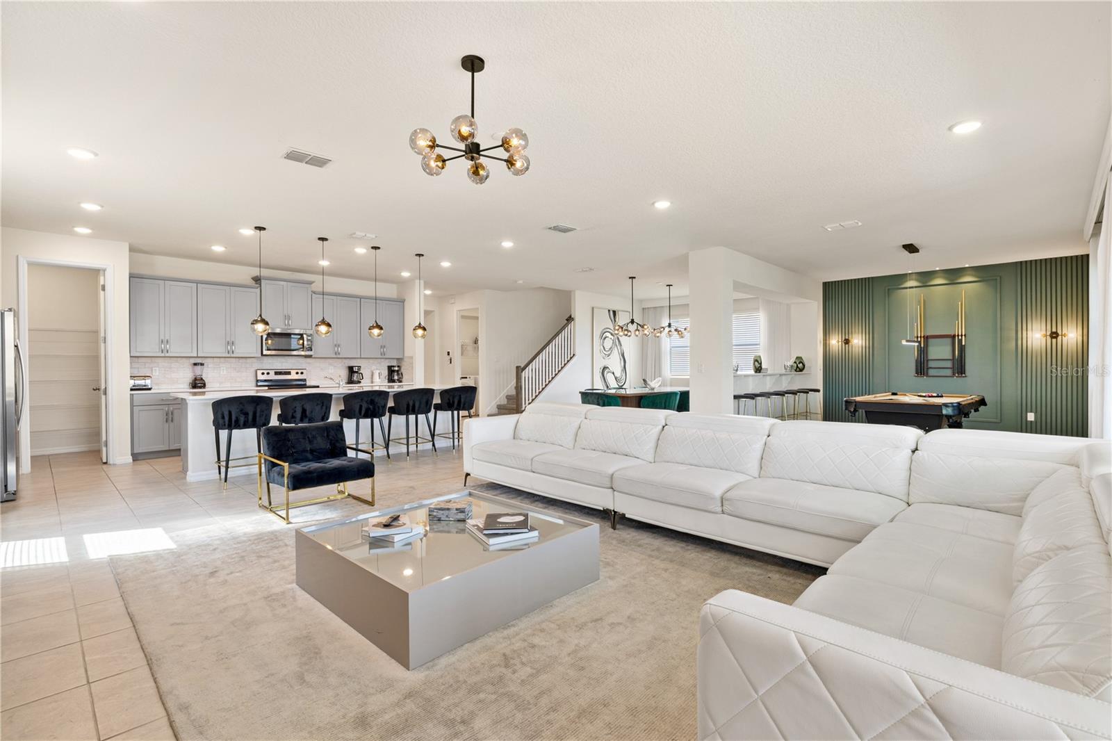 SOLARA RESIDENCE VACATION VILLAS REP - Residential