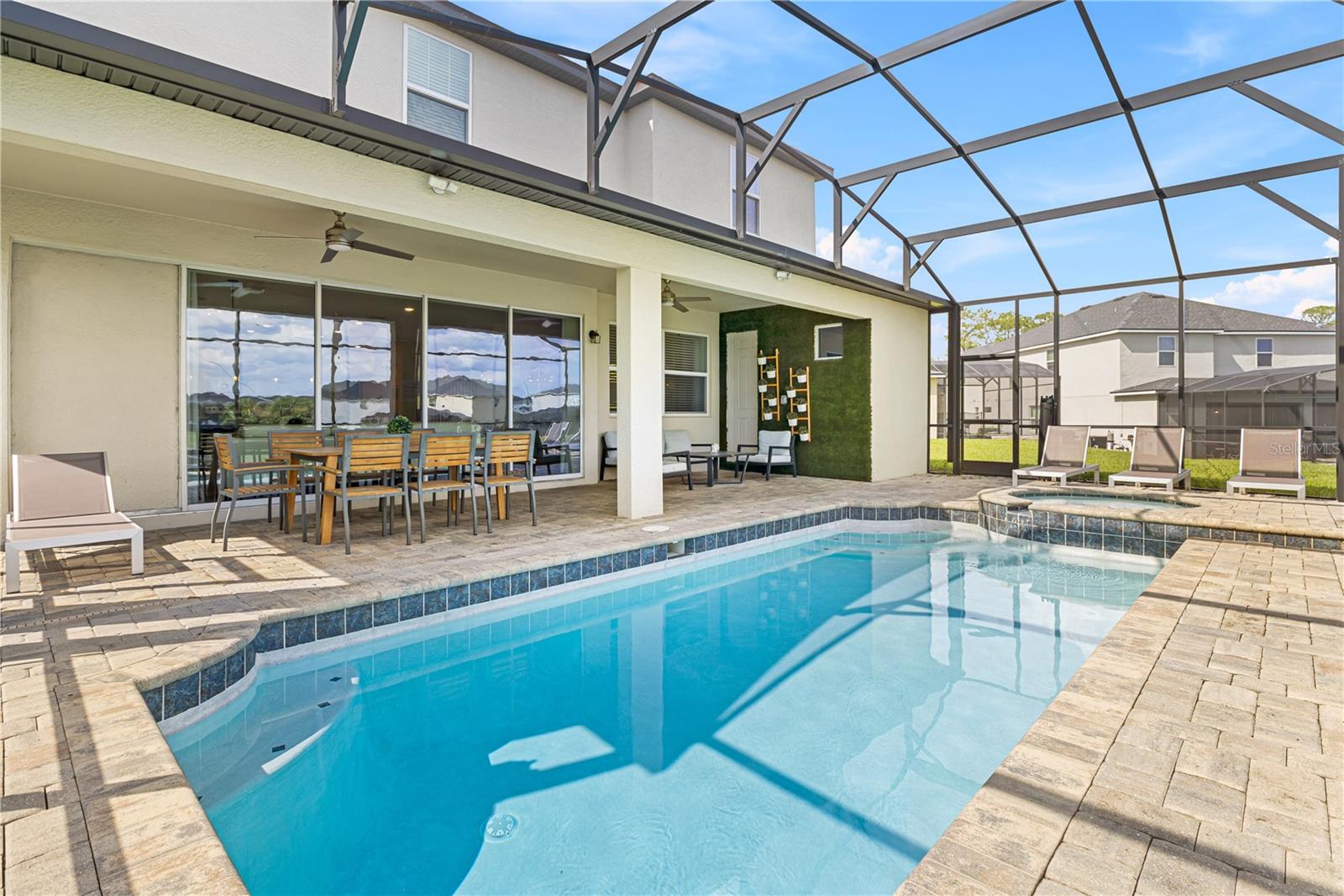 SOLARA RESIDENCE VACATION VILLAS REP - Residential