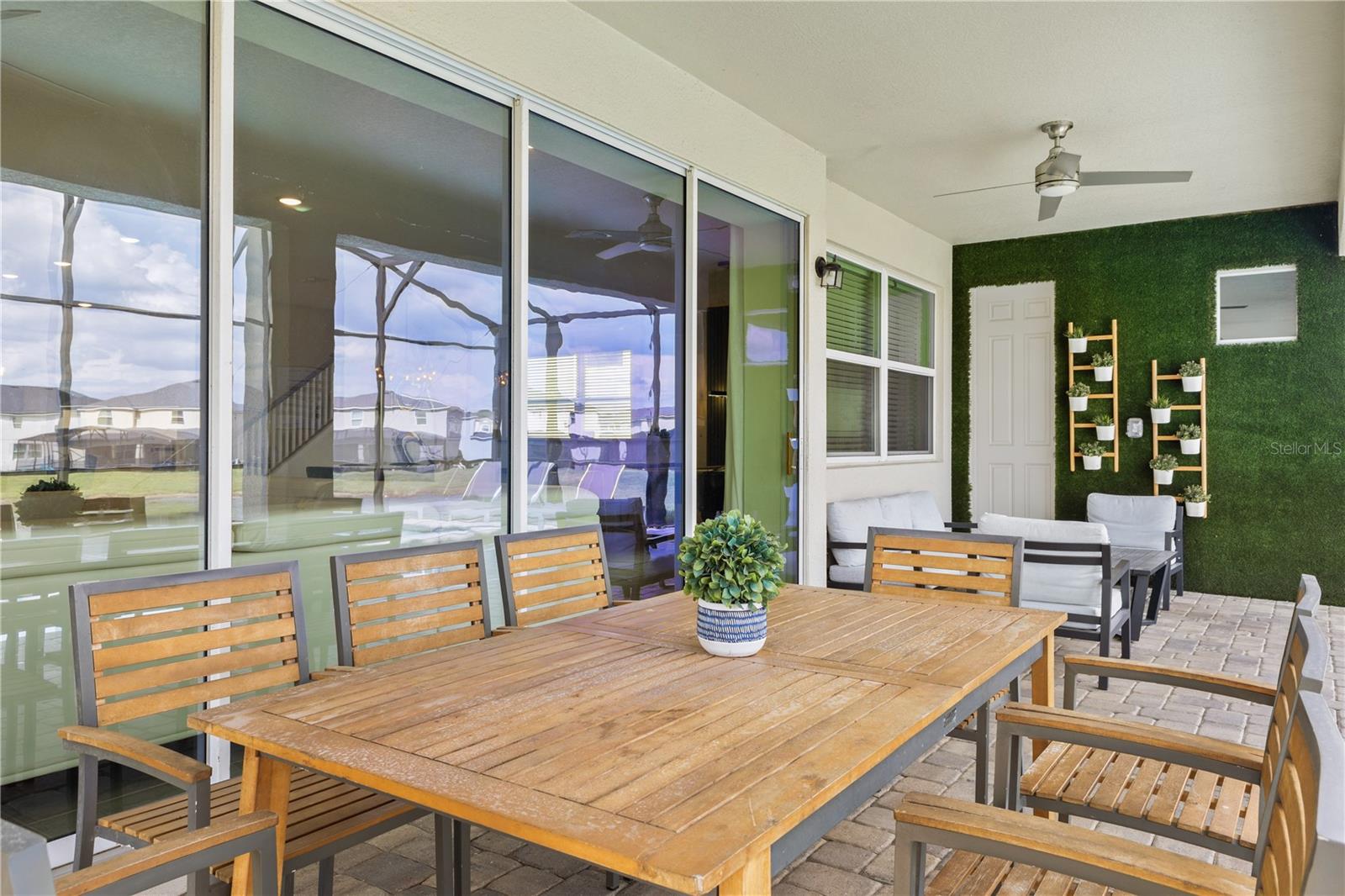SOLARA RESIDENCE VACATION VILLAS REP - Residential
