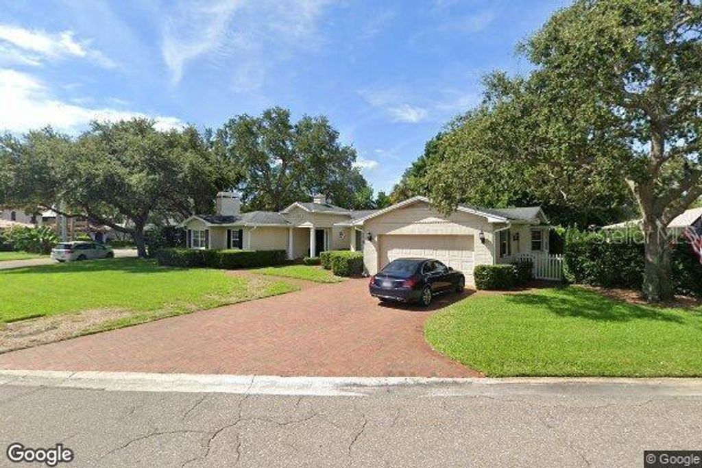 Photo of 142 Bay Point Drive NE, St Petersburg, FL 33704 (MLS # TB8317125)