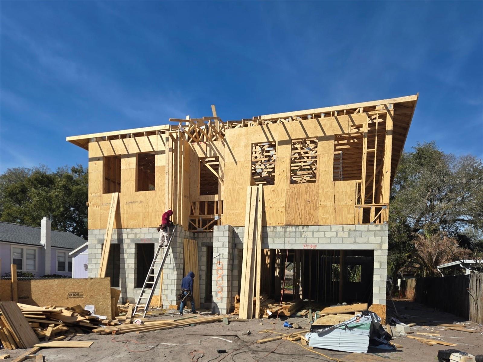 803 W WOODLAWN AVENUE