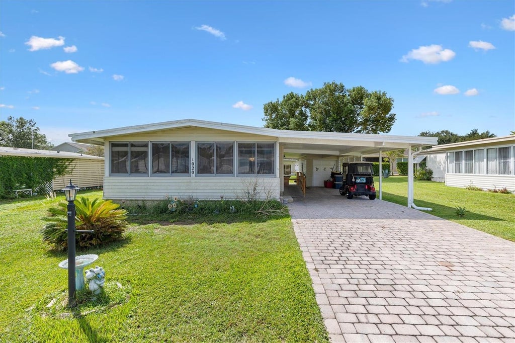 Photo of 1020 Nell Way, Lady Lake, FL 32159 (MLS # G5117180)