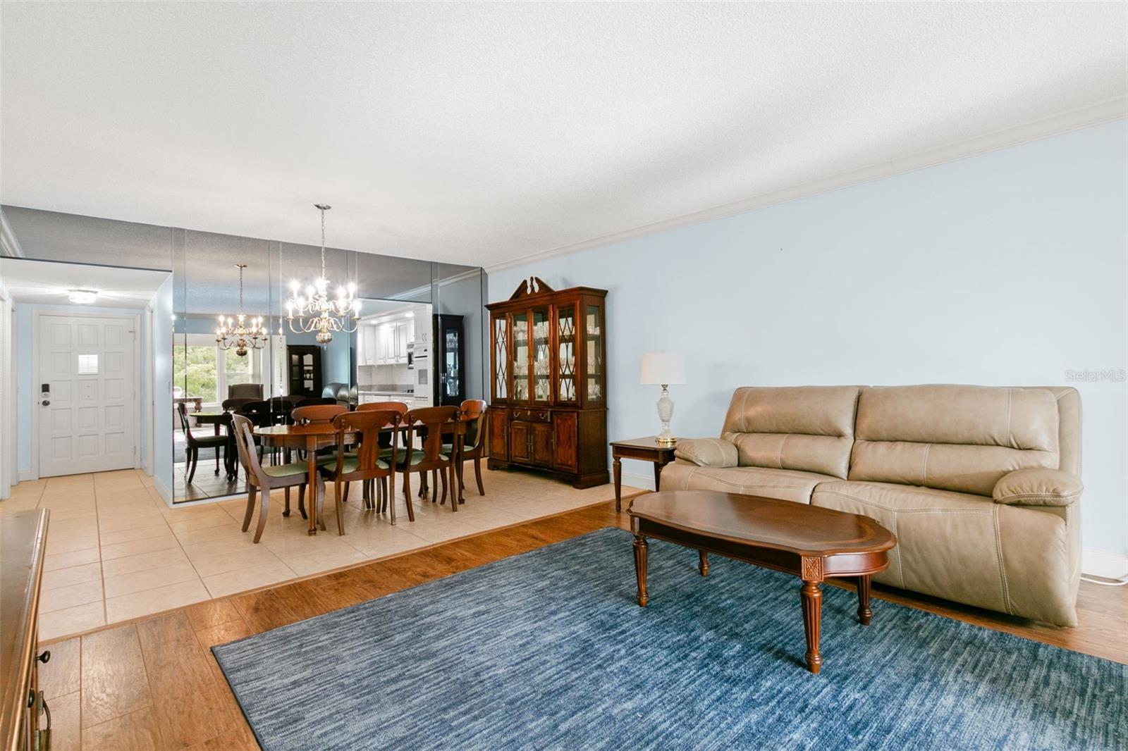 ON TOP OF THE WORLD - Residential Lease