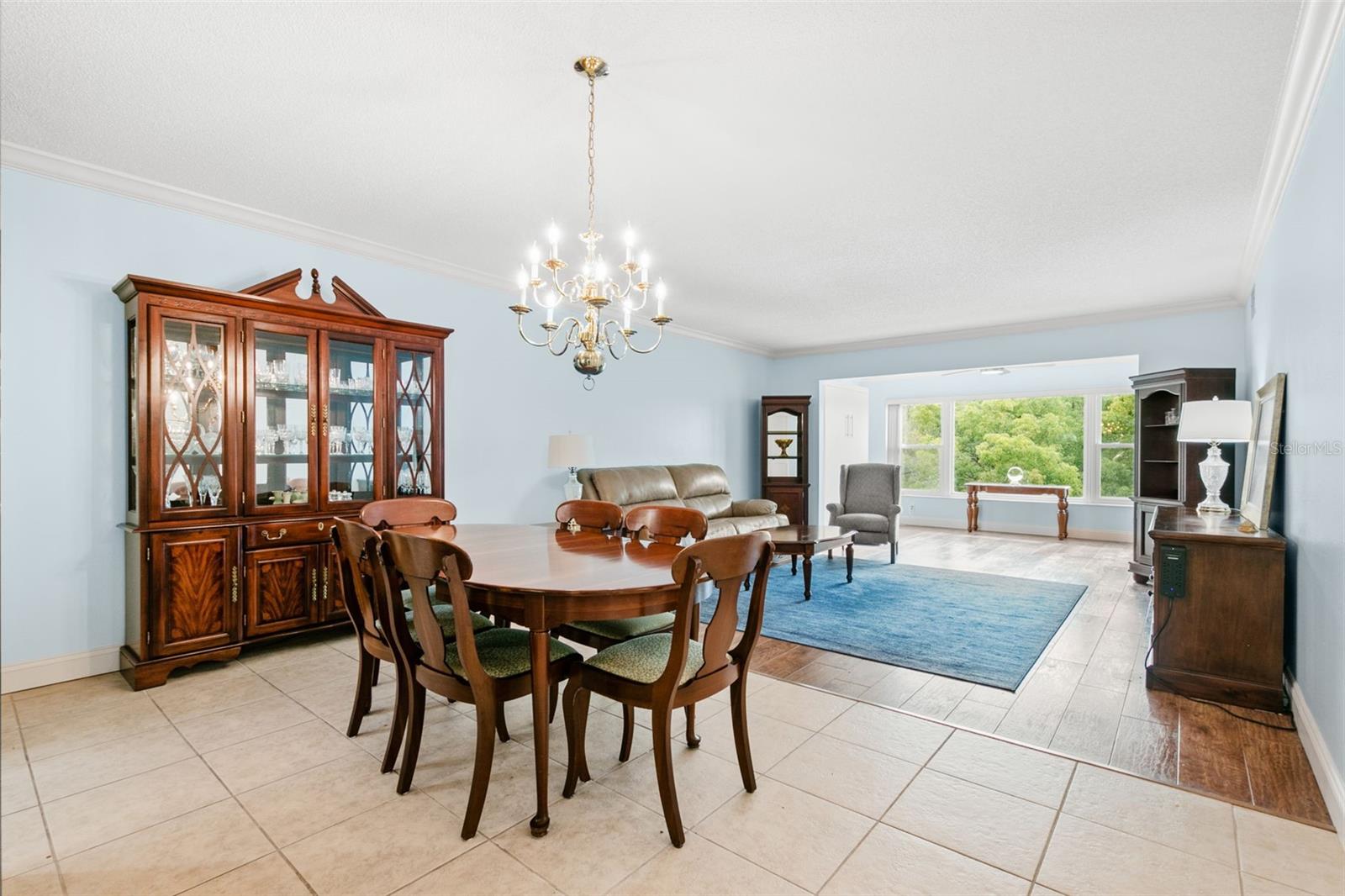 ON TOP OF THE WORLD - Residential Lease