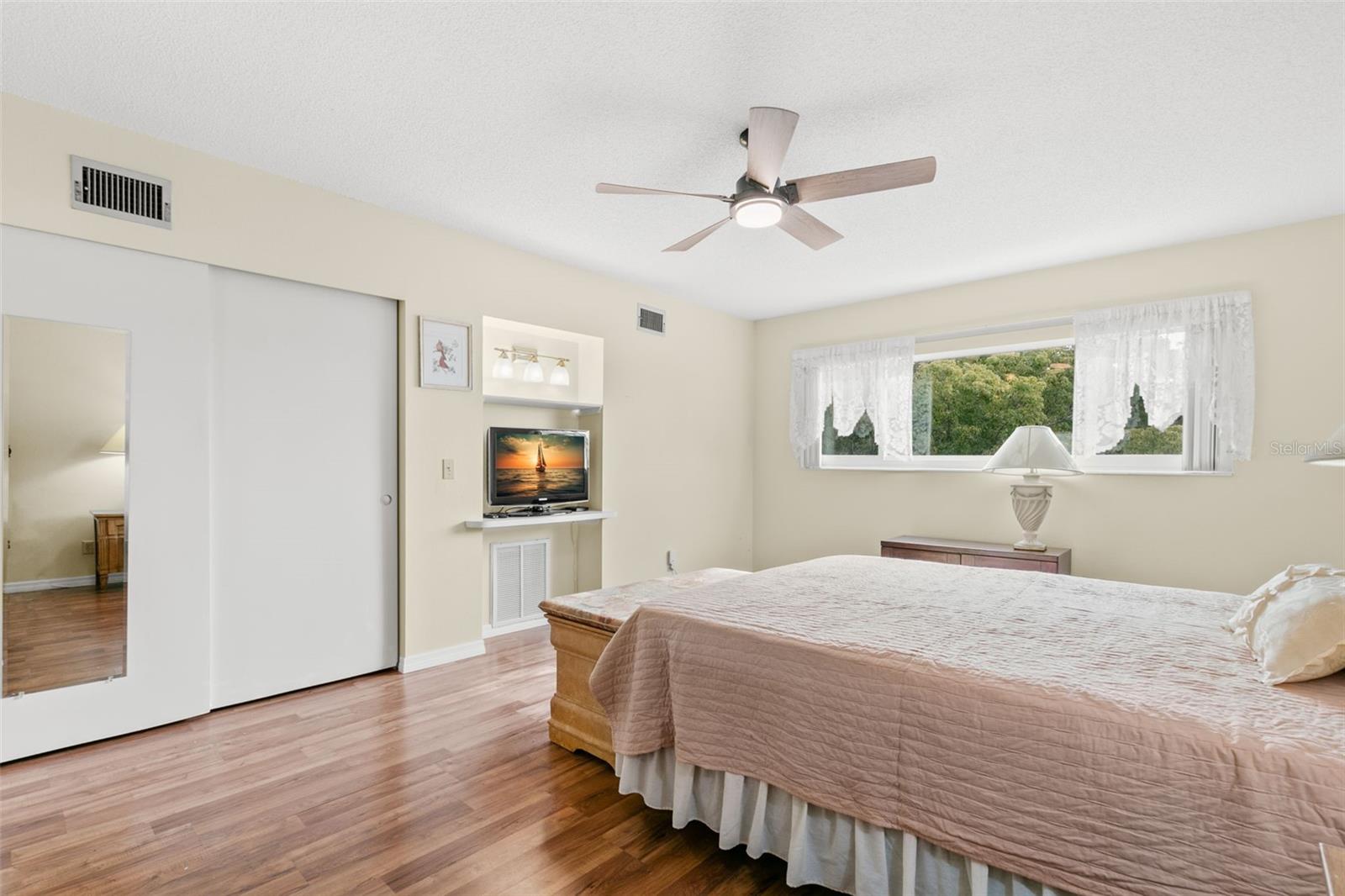 ON TOP OF THE WORLD - Residential Lease