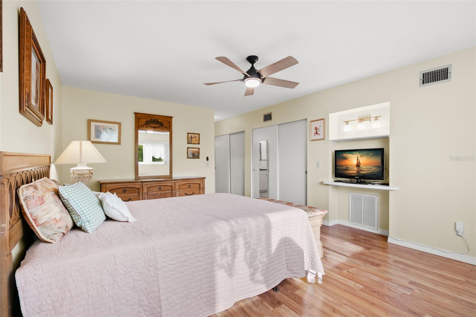 ON TOP OF THE WORLD - Residential Lease