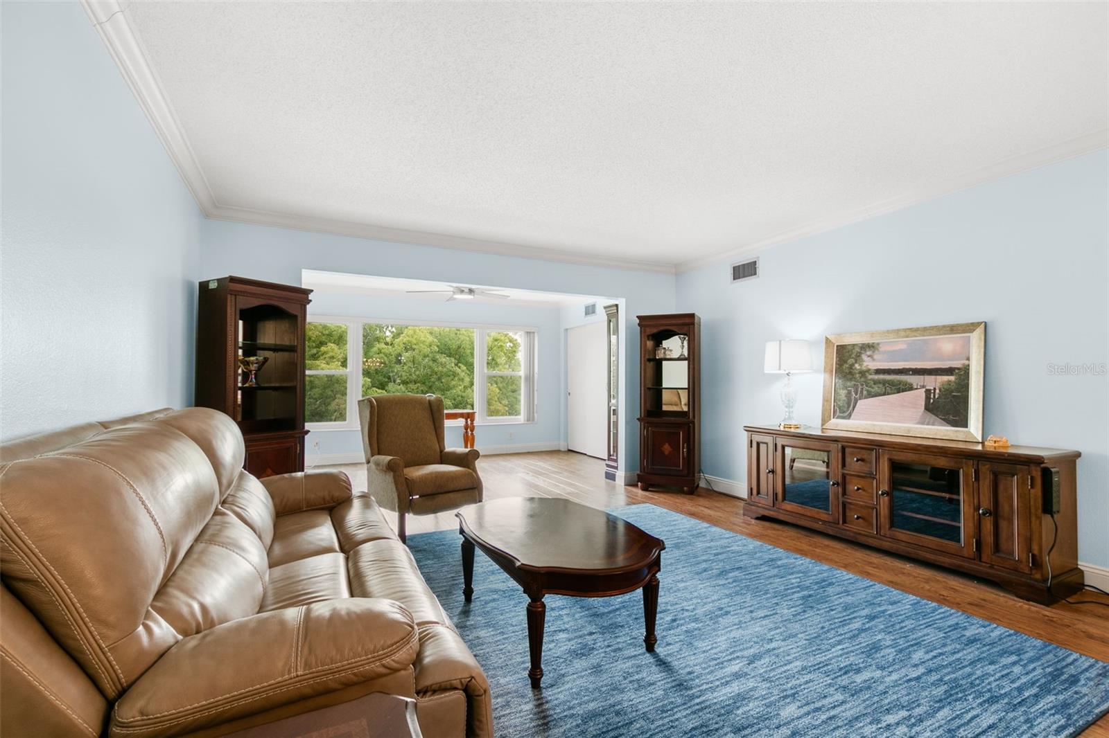 ON TOP OF THE WORLD - Residential Lease