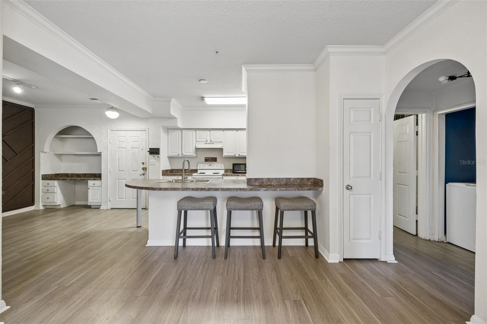 911 N ORANGE AVENUE 411