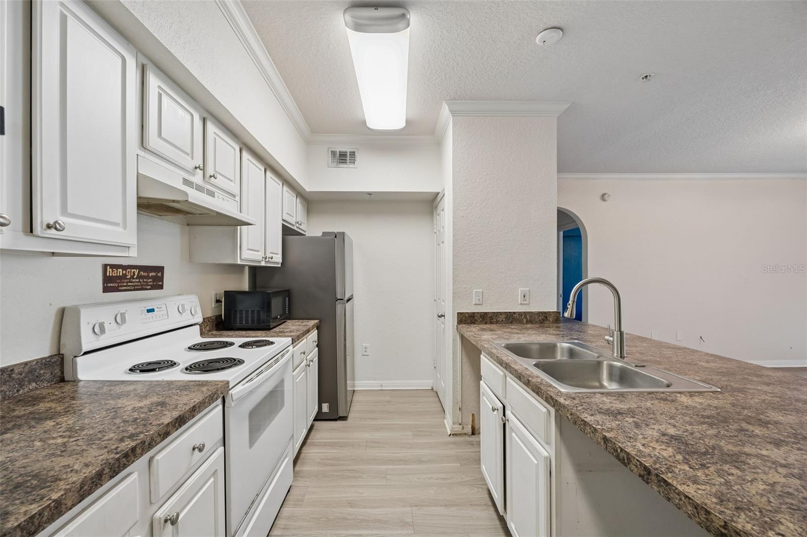911 N ORANGE AVENUE 411