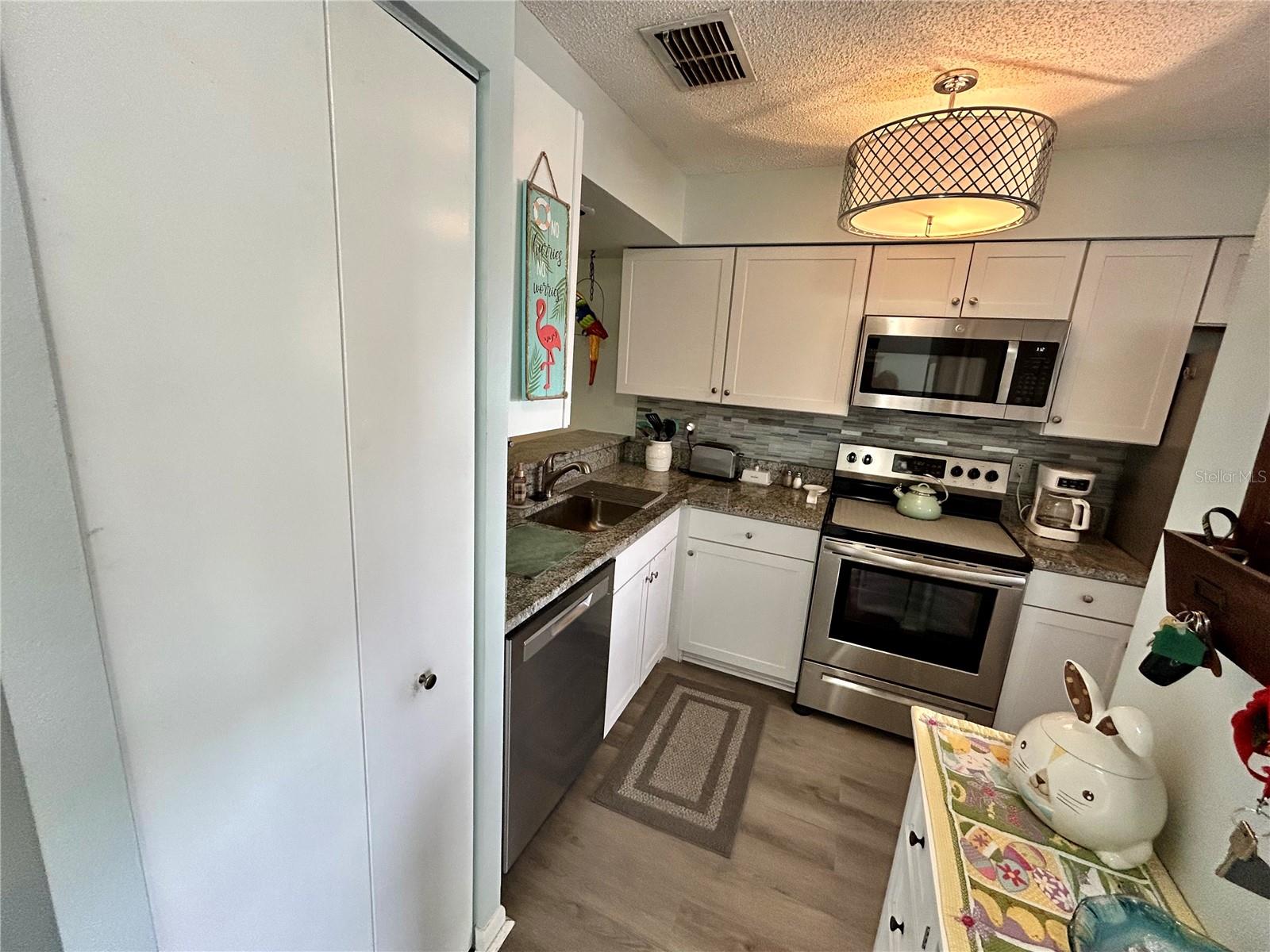 SUNNYBROOK CONDO 01 - Residential