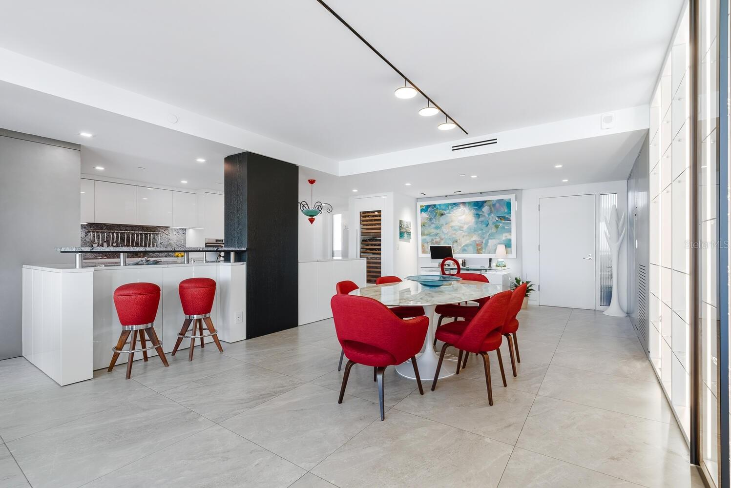 BAY PLAZA - Residential