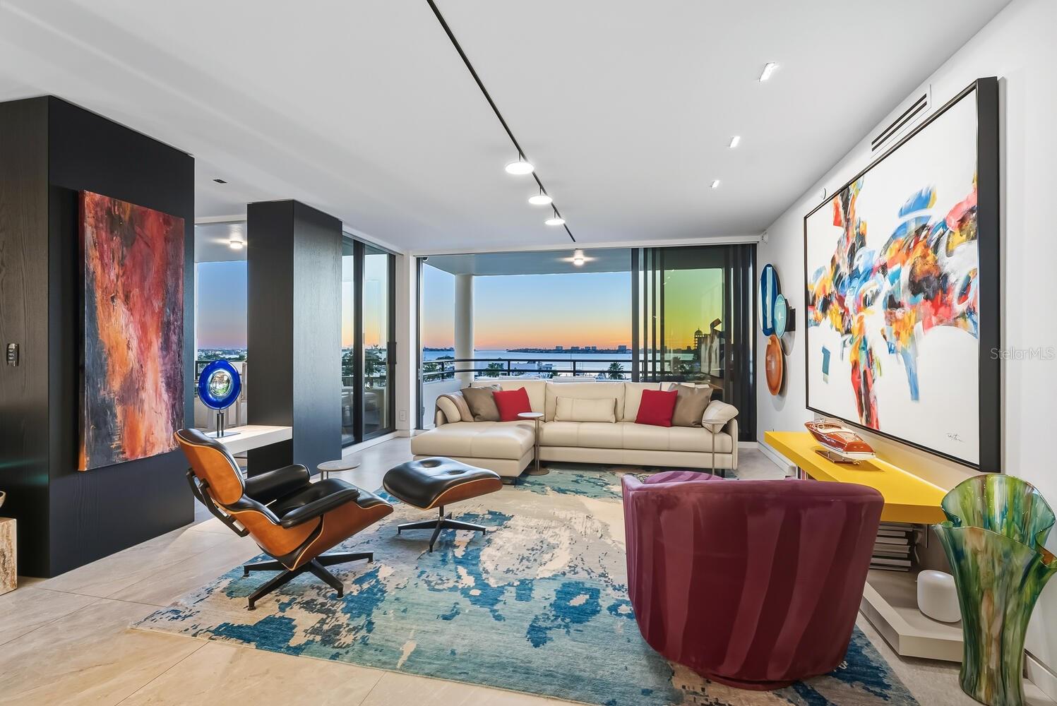 BAY PLAZA - Residential