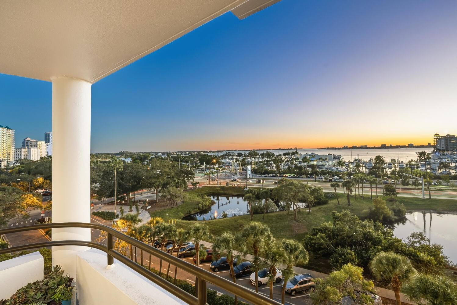 BAY PLAZA - Residential