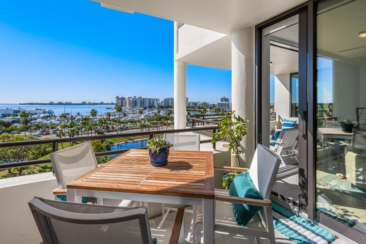 BAY PLAZA - Residential