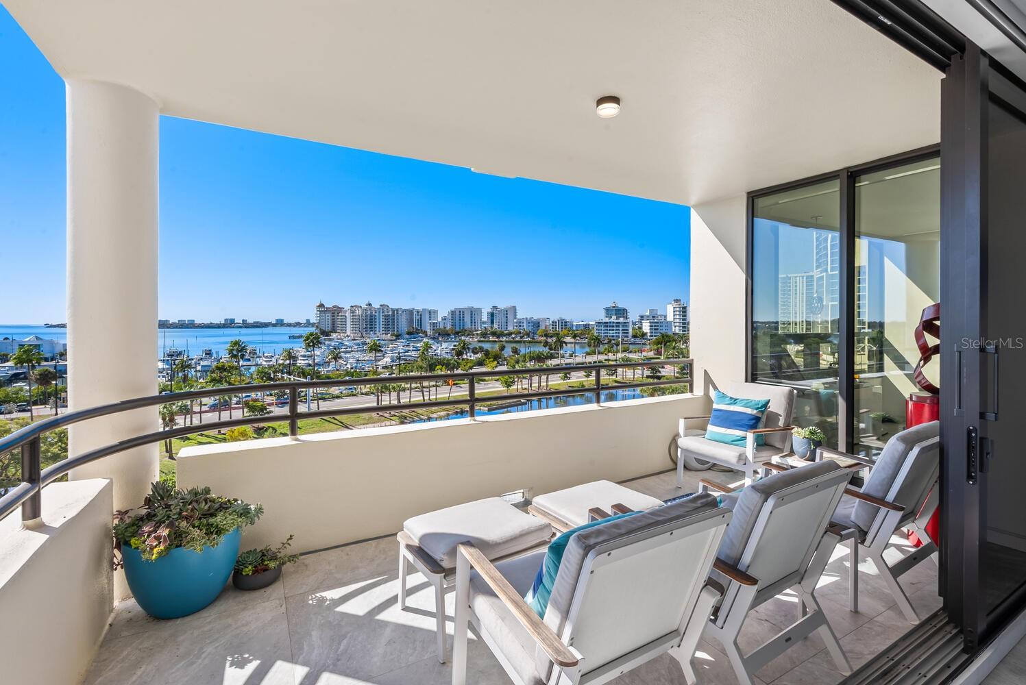 BAY PLAZA - Residential