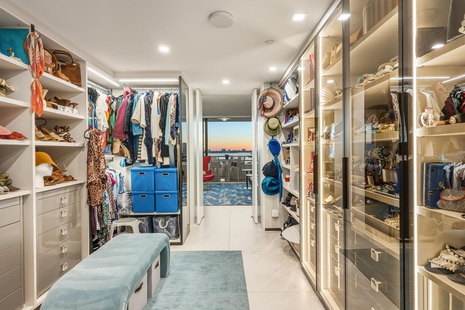 BAY PLAZA - Residential