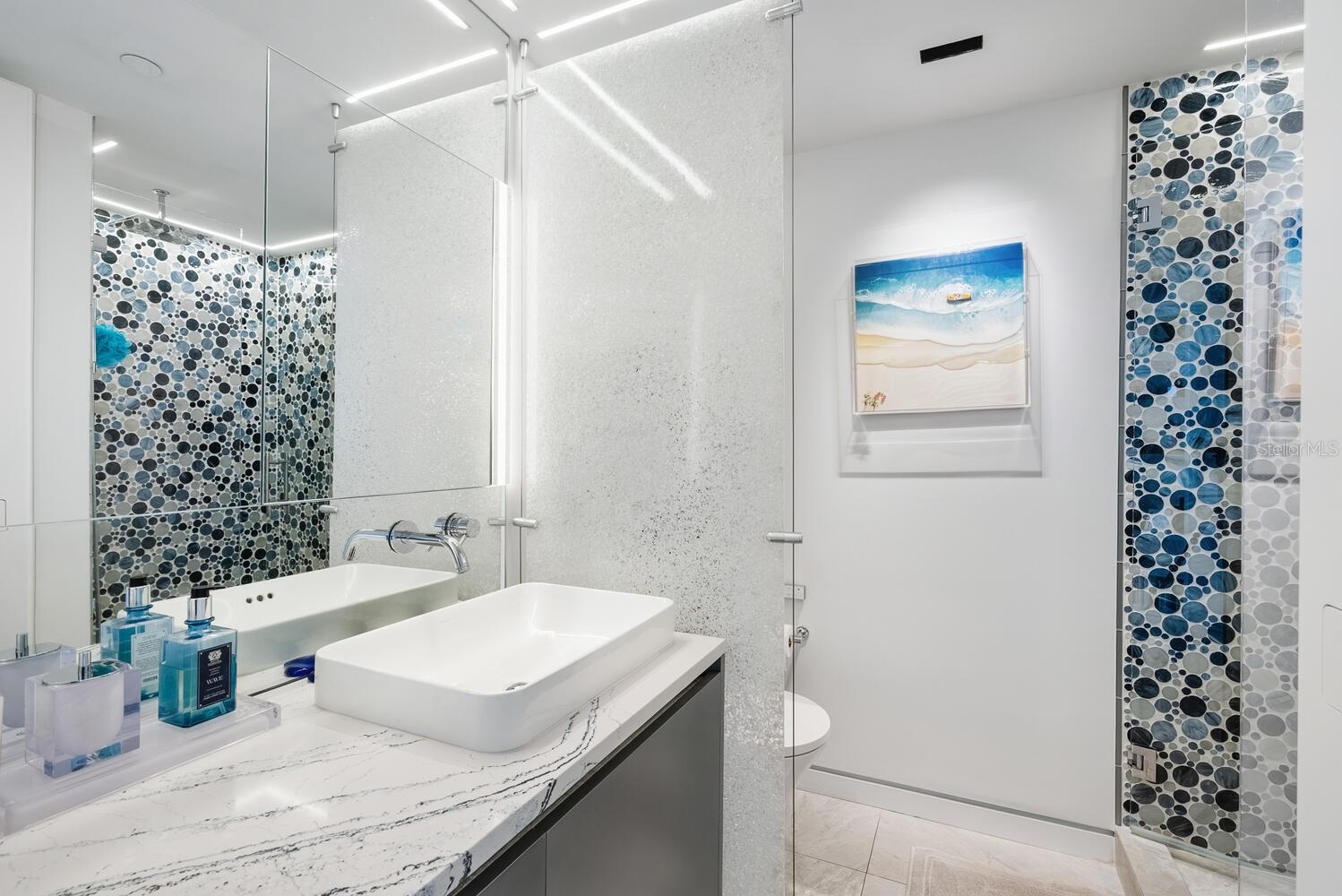 BAY PLAZA - Residential