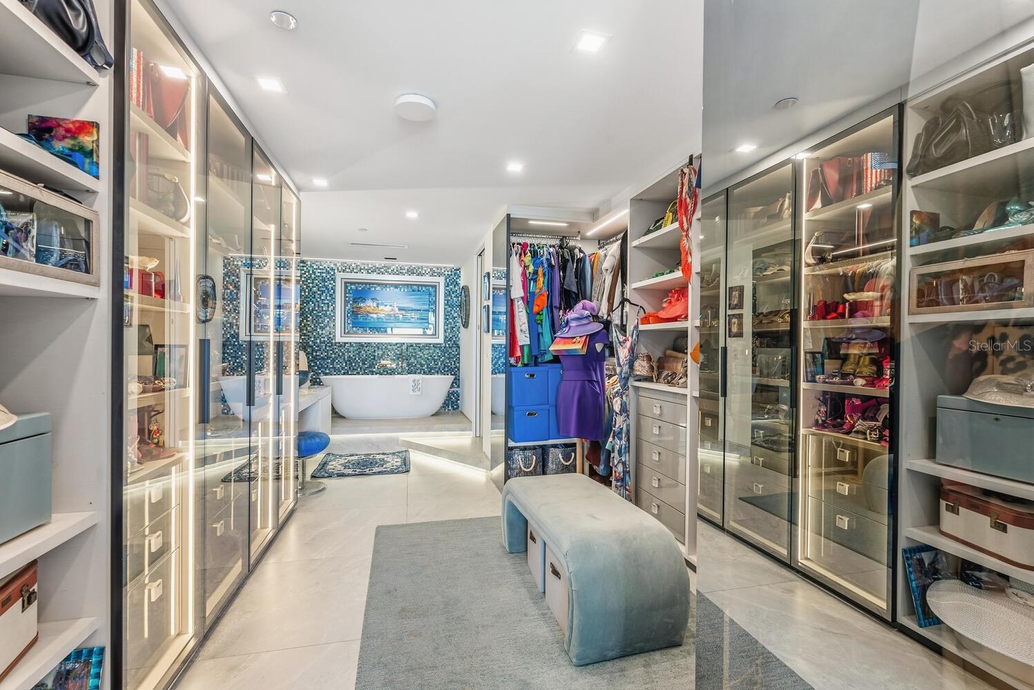 BAY PLAZA - Residential