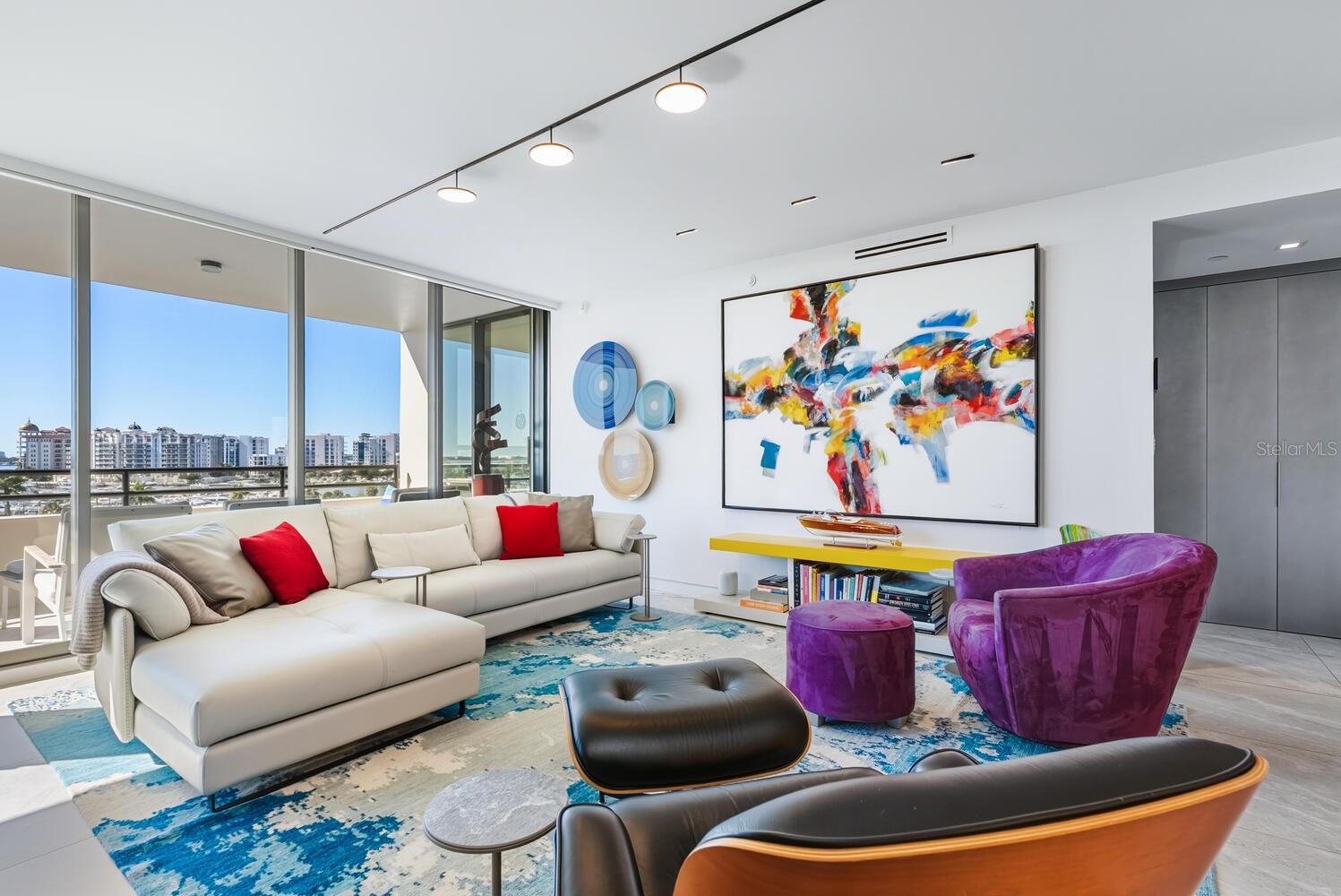 BAY PLAZA - Residential