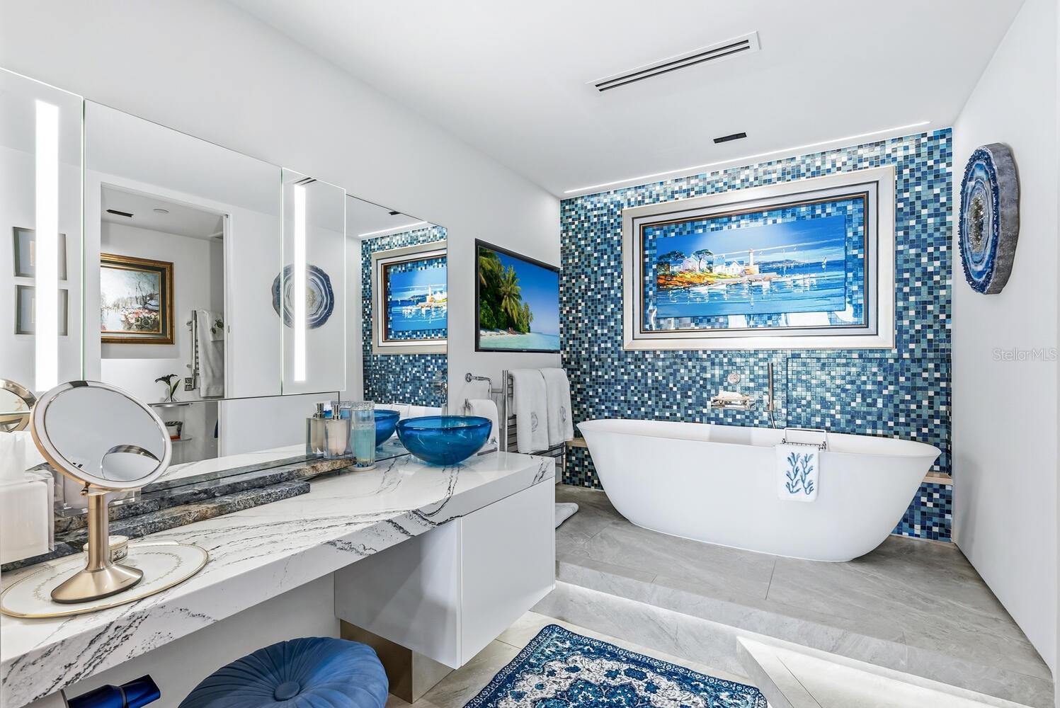 BAY PLAZA - Residential