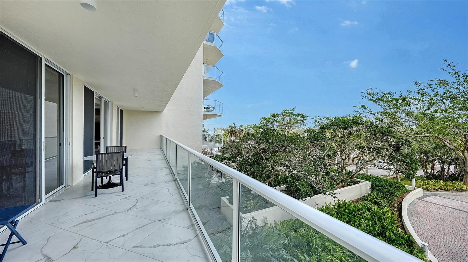 L ELEGANCE ON LIDO BEACH - Residential