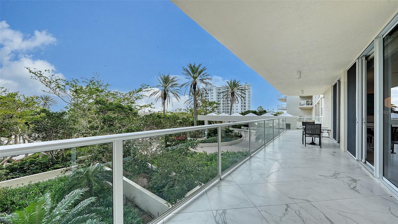 L ELEGANCE ON LIDO BEACH - Residential