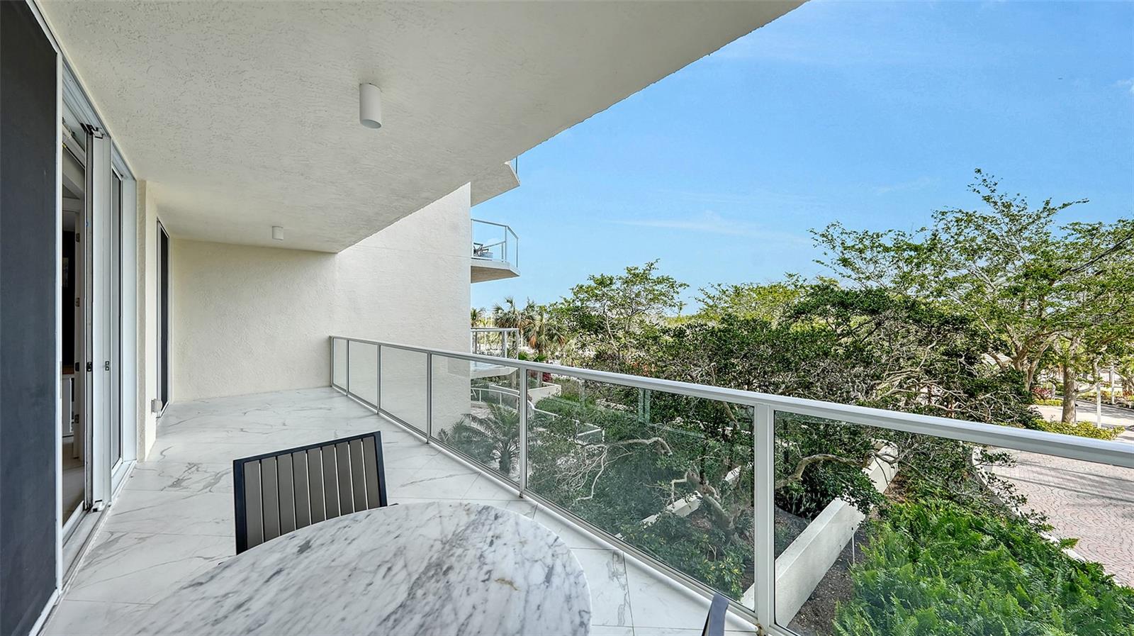 L ELEGANCE ON LIDO BEACH - Residential