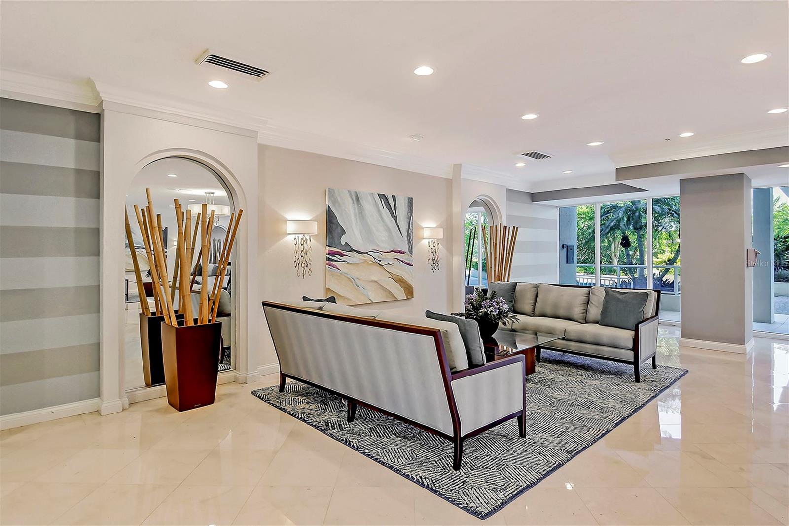 L ELEGANCE ON LIDO BEACH - Residential