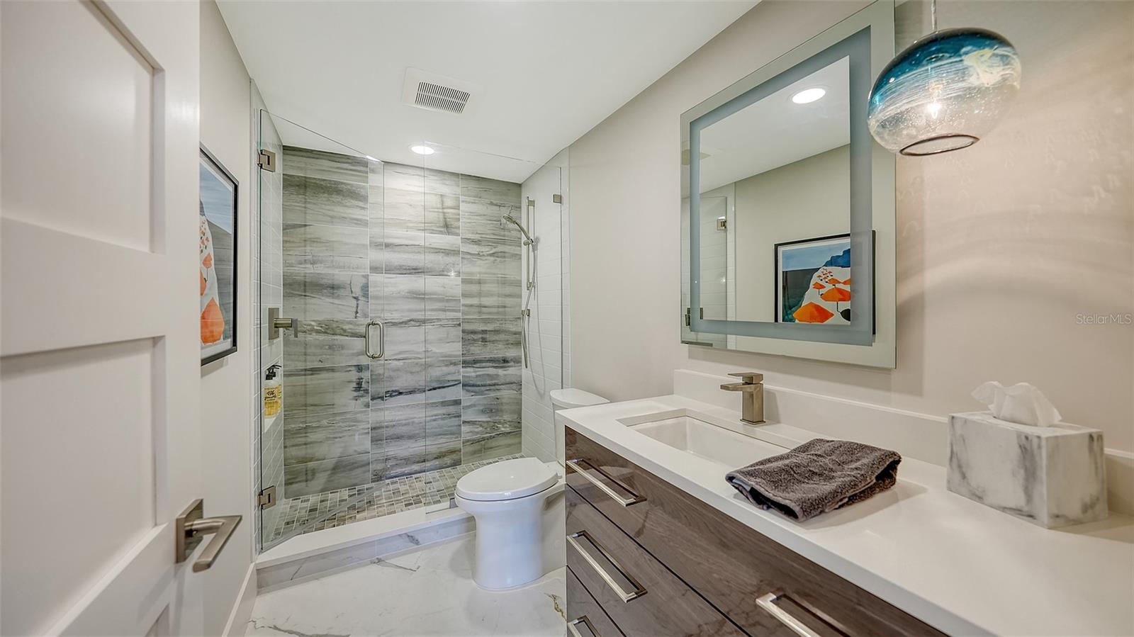 L ELEGANCE ON LIDO BEACH - Residential