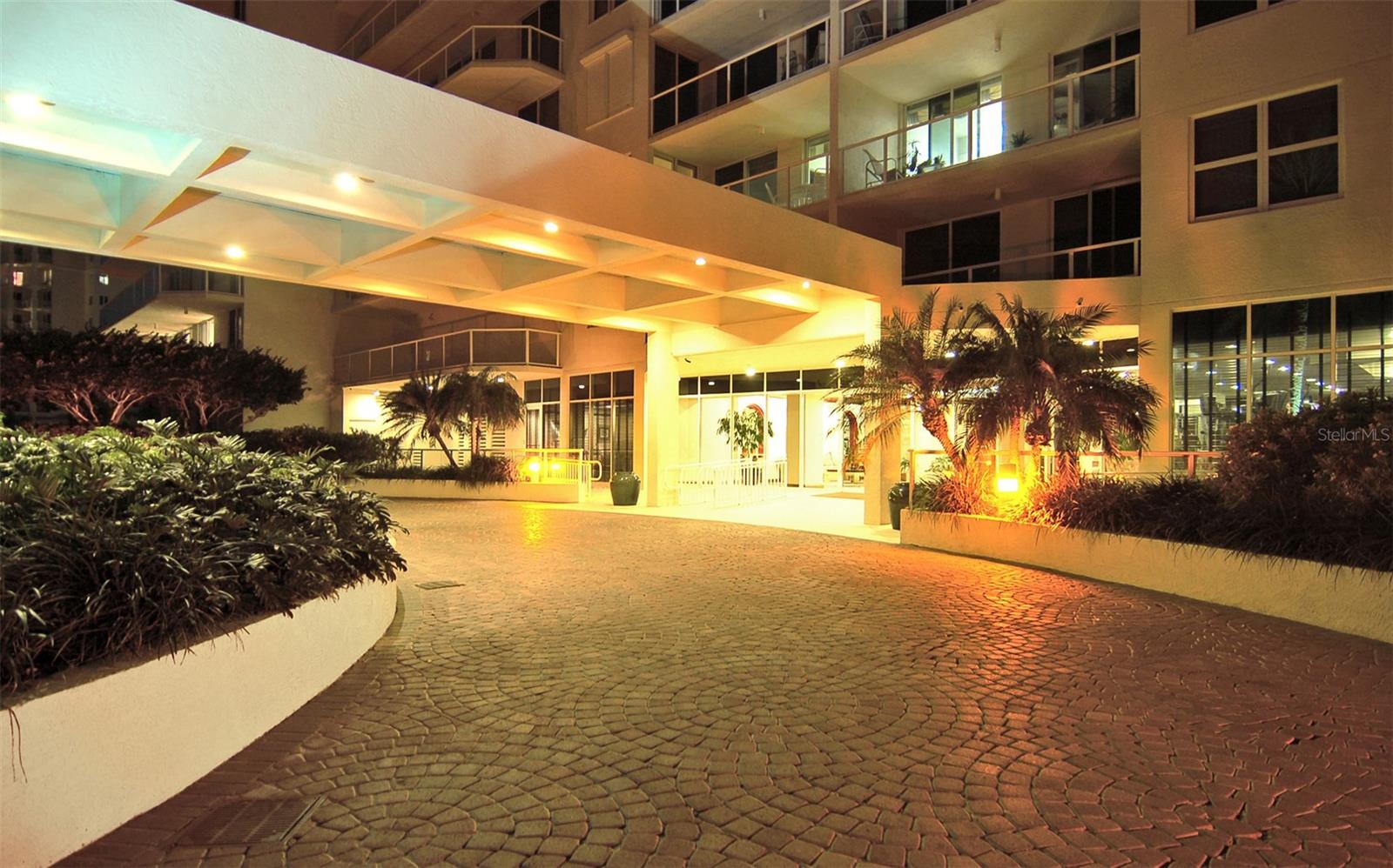 L ELEGANCE ON LIDO BEACH - Residential