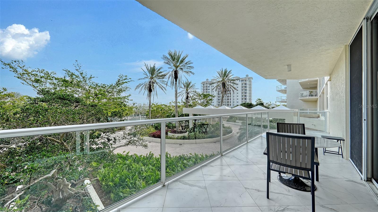 L ELEGANCE ON LIDO BEACH - Residential