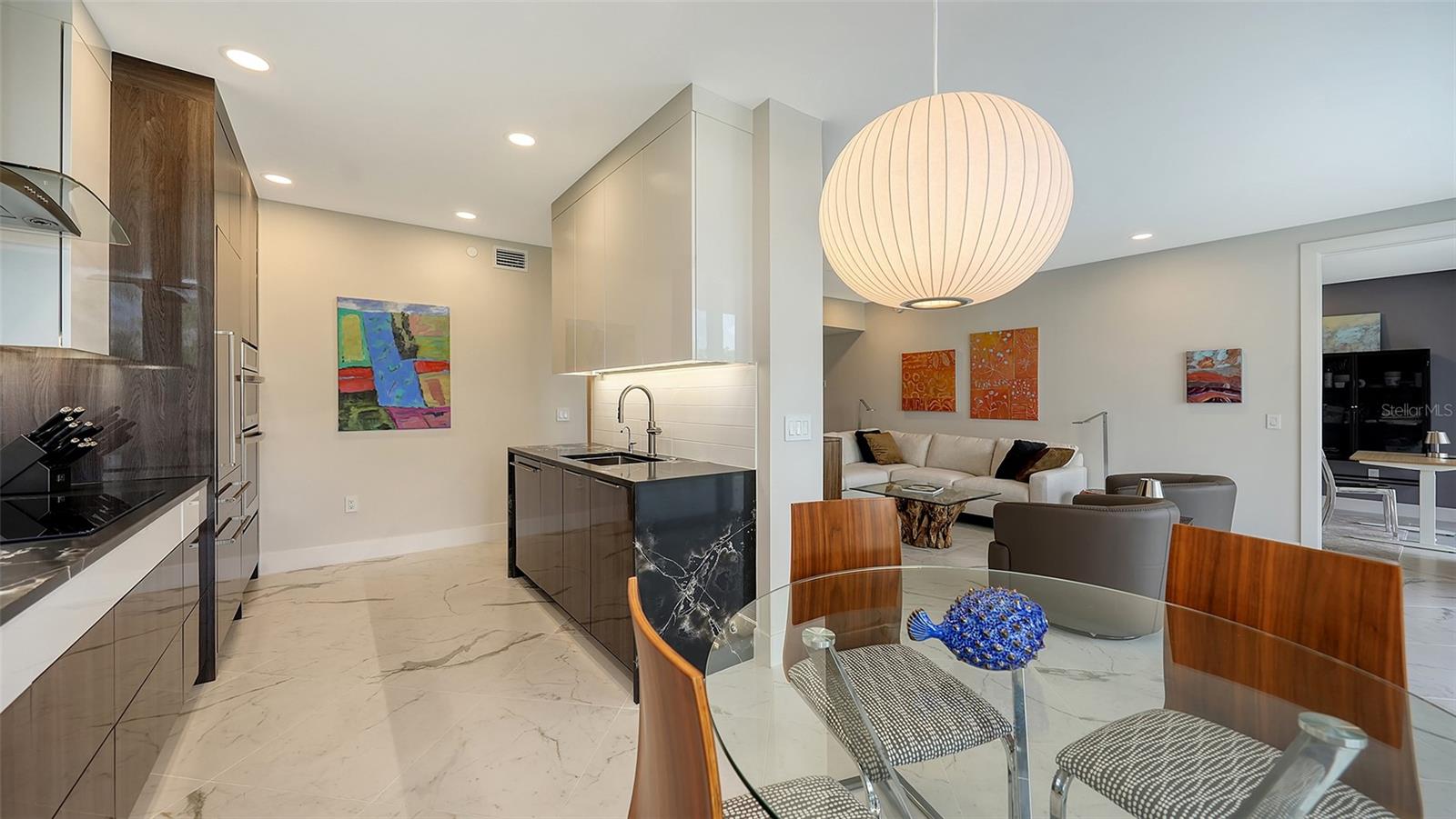 L ELEGANCE ON LIDO BEACH - Residential