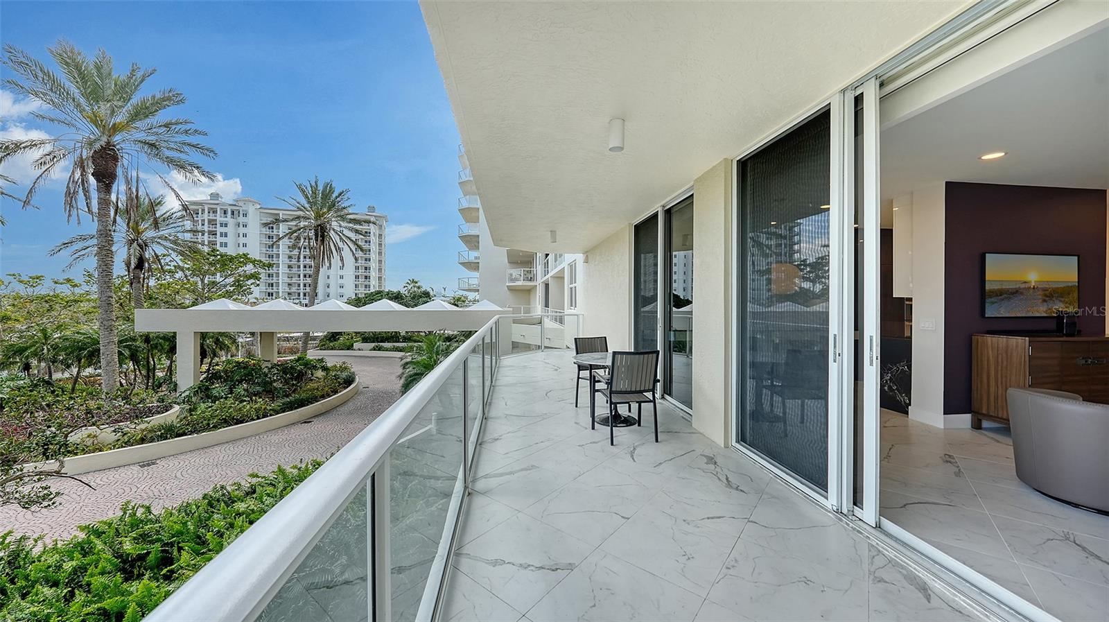 L ELEGANCE ON LIDO BEACH - Residential