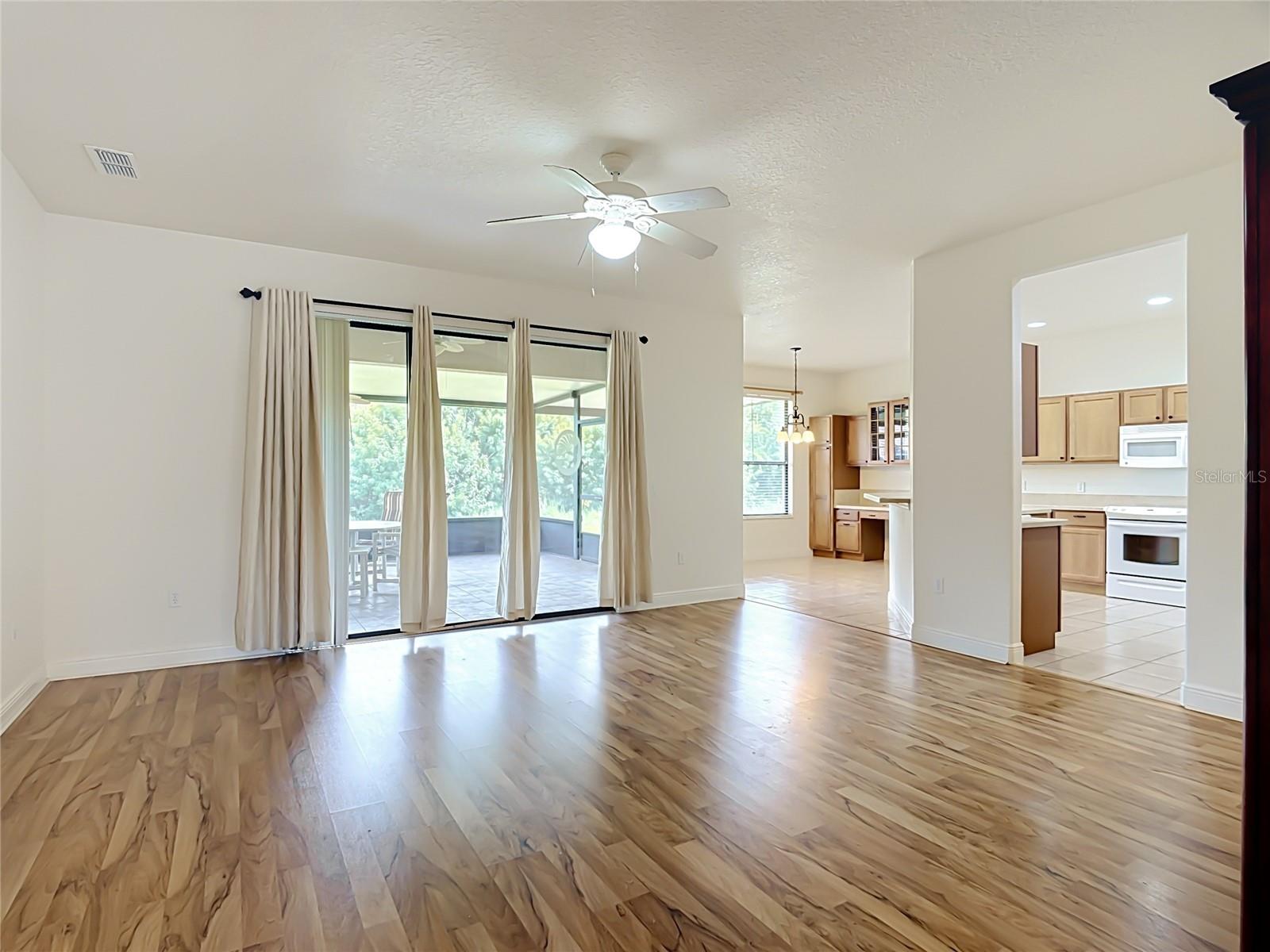 313 MOORPARK WAY