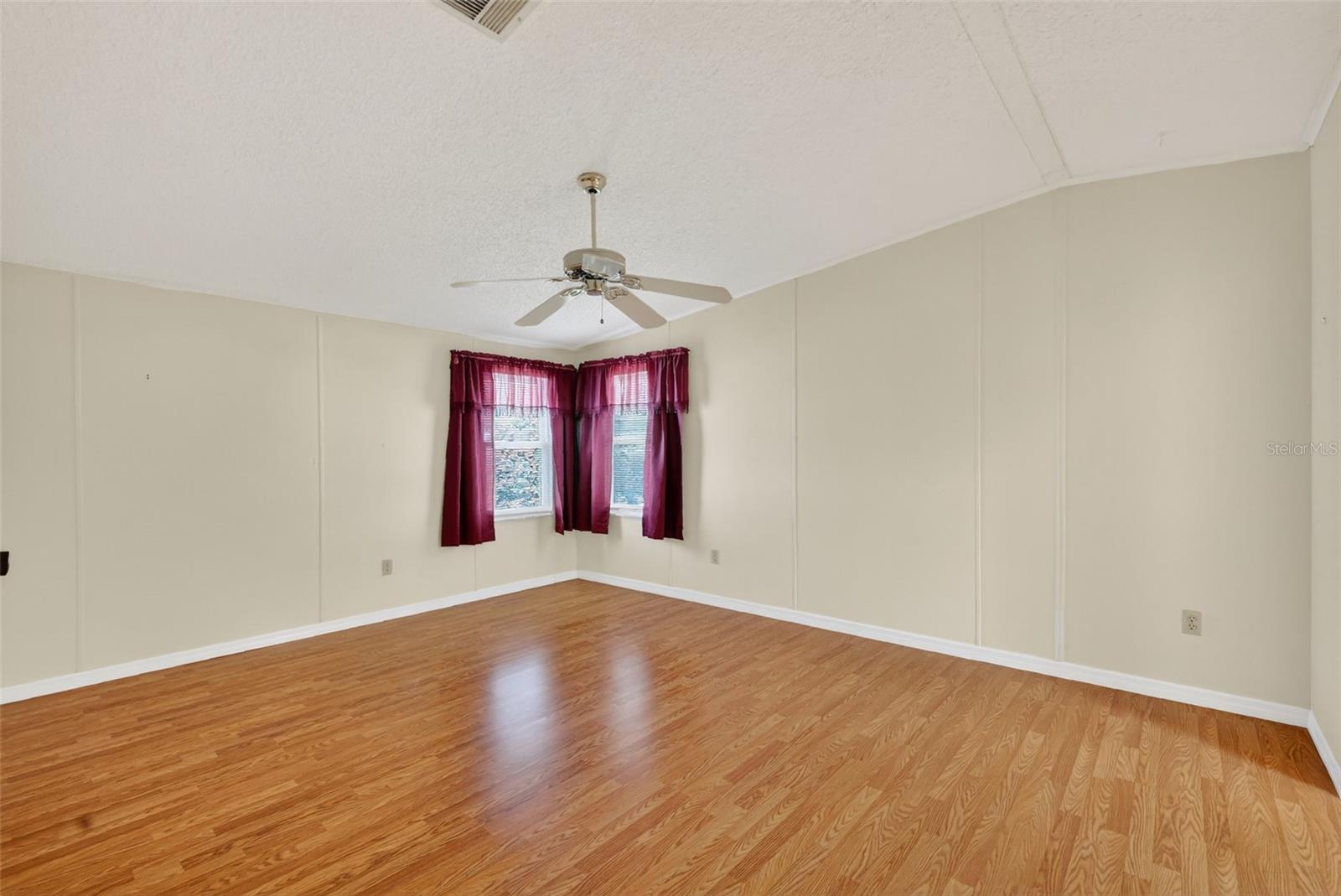 TAVARES FOX RUN MOBILE HOME - Residential