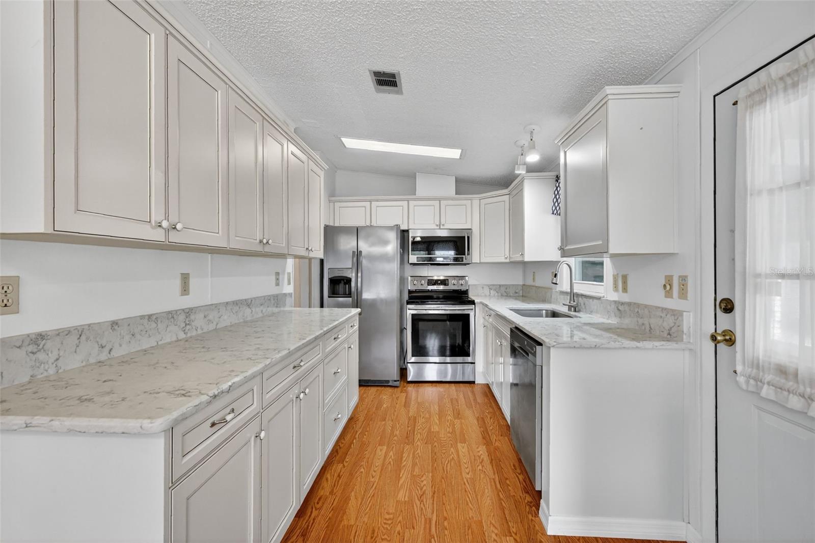 TAVARES FOX RUN MOBILE HOME - Residential