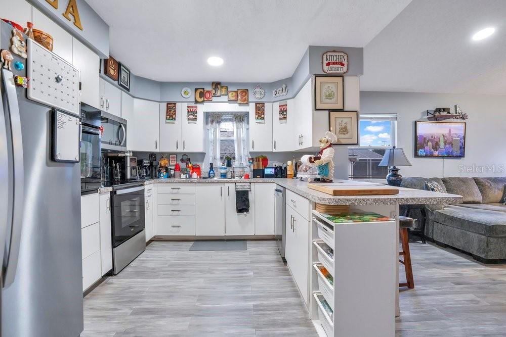 LAKESIDE AT BASS LAKE - Residential